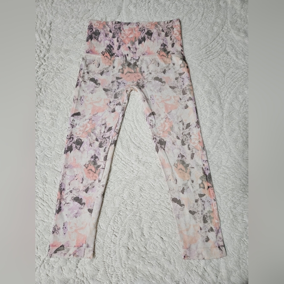 Breezies Cropped Leggings - Picture 3 of 8